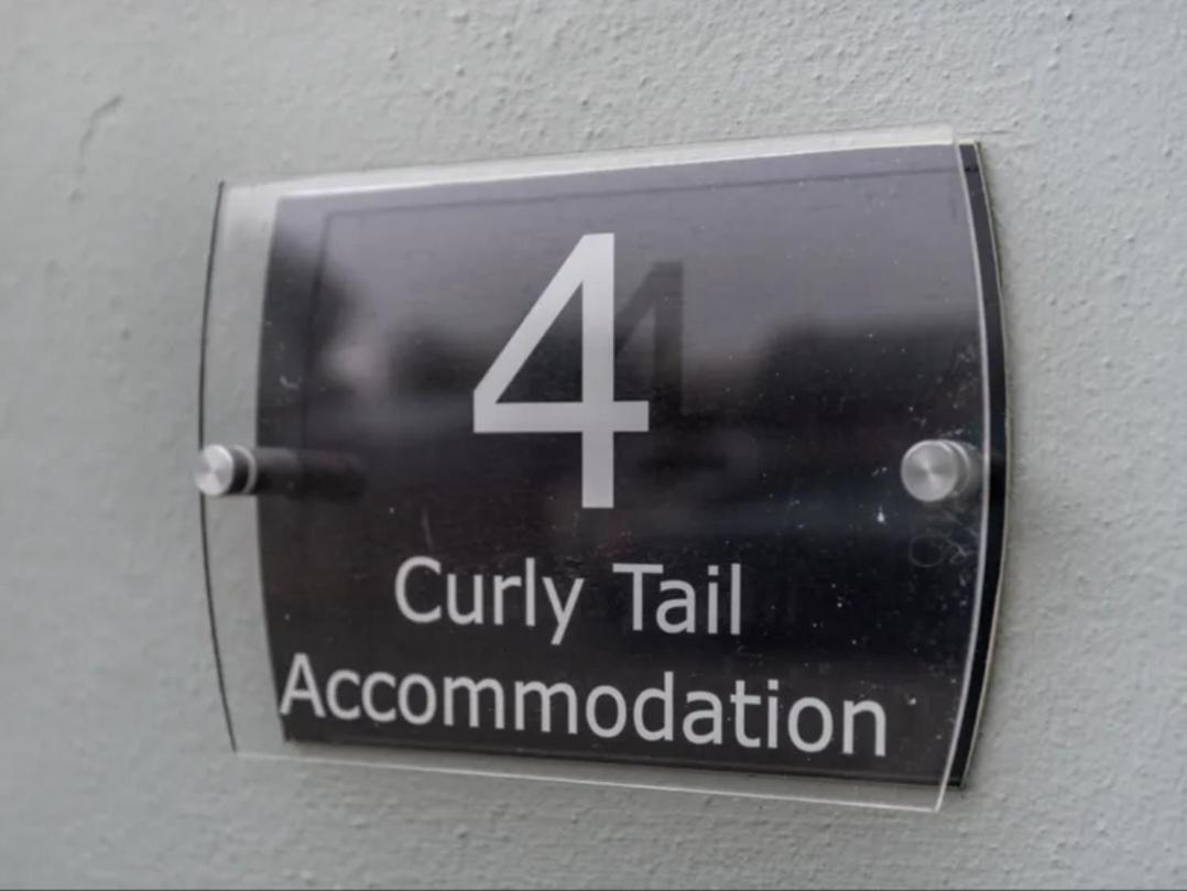 Curly Tail Accommodation Bishop's Castle Εξωτερικό φωτογραφία